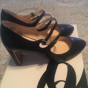 Navy, great condition, no scuffs, worn twice